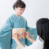 着物の着付けの「おくみ線を通す」とは